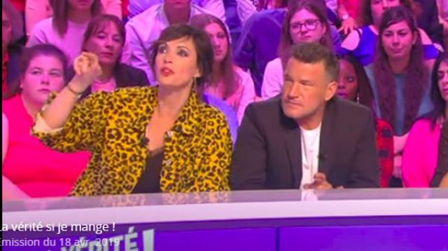 La veste en jean oversize à imprimé léopard Reed de Géraldine Maillet dans La vérité si je mange le 18.04.2019 sur C8