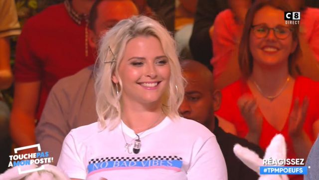Le T shirt No Bad Vibes de Kelly Vedovelli dans Touche pas à mon poste