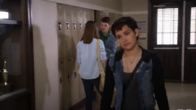 H&M Denim Veste à Capuchon porté par Audrey Jensen (Bex Taylor-Klaus) dans Scream (S01E07)