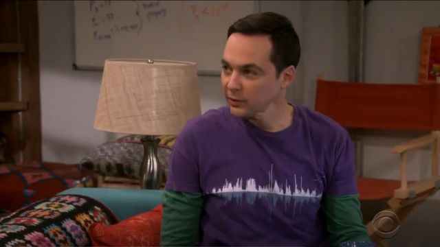 Expo Design Par les Humains de la Ville de T-Shirt porté par Sheldon Cooper (Jim Parsons) dans La Théorie du Big Bang (S12E19)