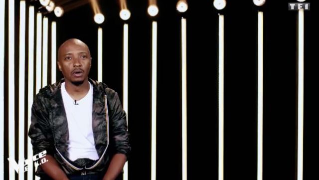 The K-Way camouflage worn by Soprano in The Voice : the most beautiful voice of the 20 April 2019