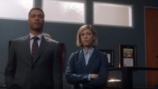 Banana Republic Double Breasted Fit Plaid Blazer worn by Kate Littlejohn (Susannah Flood) in For The People (S02E06)