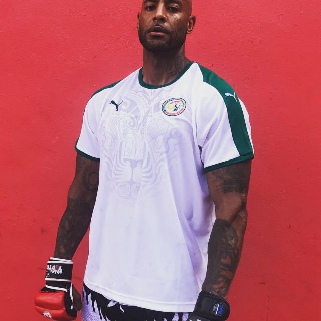 The white jersey Puma Senegal carried by Booba on his account ...