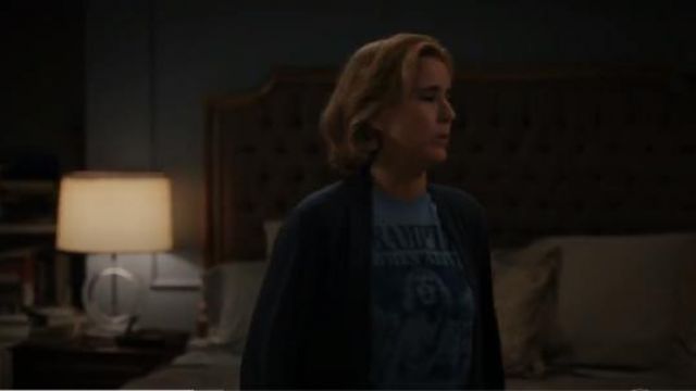 FEA Merchandising Peter Frampton Comes Alive T-Shirt worn by Elizabeth McCord (Téa Leoni) in Madam Secretary (S05E20)