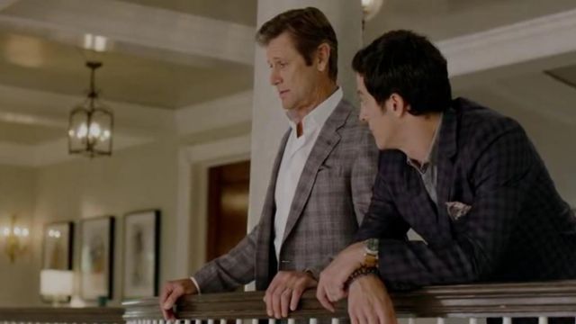 Le blazer à carreaux de Blake Carrington (Grant Show) dans Dynastie S02E03