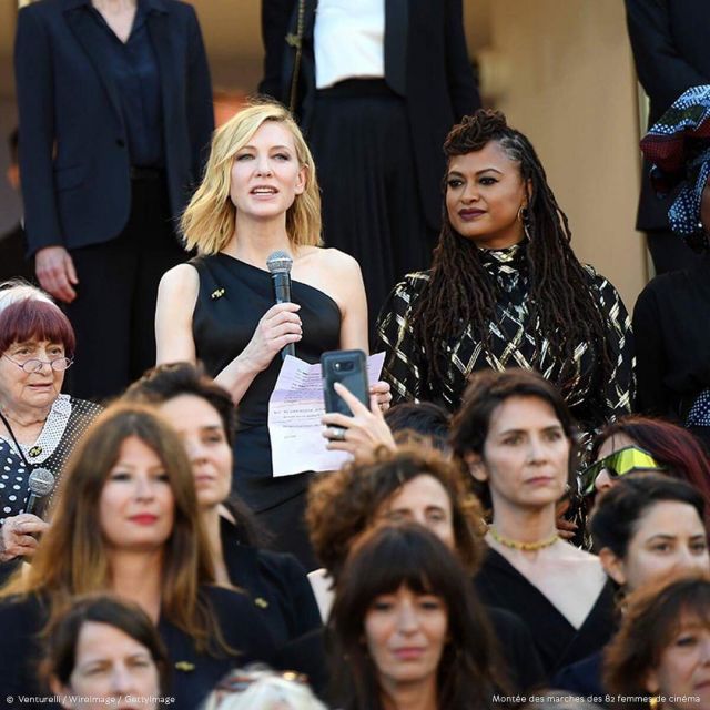 La robe noire épaule croisée de Cate Blanchett sur le compte instagram de @festivaldecannes