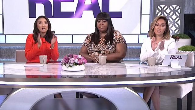 Ashley Stewart Paillettes imprimé Animal Robe portée par Loni Love sur Le Real Talk-Show en avril 2019