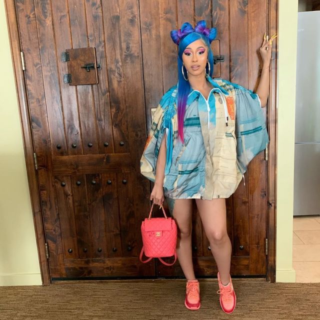 The backpack Chanel pink Cardi B on the account instagram @iamcardib