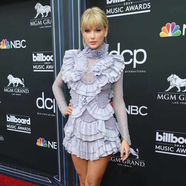 Violet mini robe porté par Taylor Swift pour les Billboard Music Awards le 1er Mai 2019