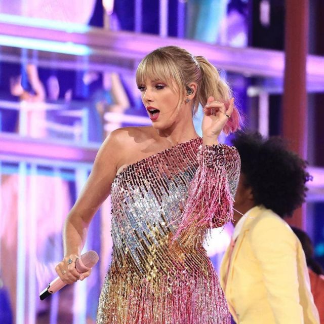 Jennifer Meyer Opale Incrustation de Diamant de Coeur Anneau porté par Taylor Swift pour les Billboard Music Awards le 1er Mai 2019