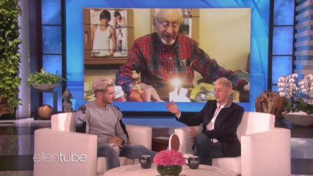 John Elliott Bleu "Le Cast 2' Jeans usés par Zac Efron sur Le Ellen DeGeneres Show le 1er Mai 2019