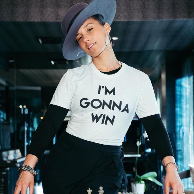Le chapeau gris de Alicia Keys sur son compte instagram