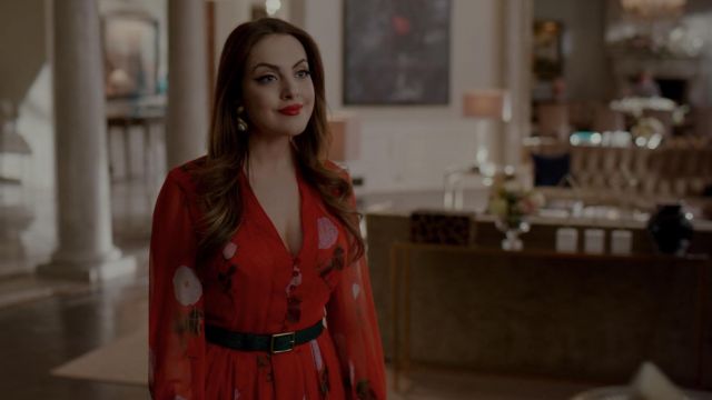 elizabeth gillies red dress Elizabeth Gillies' Video Of Her Walking Has Become Relatable Meme And She  Has Acknowledged It