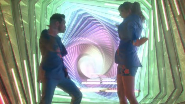 Le veste bleue brodée fleur de Brendon Urie dans le clip ME! de Taylor Swift feat. Brendon Urie of Panic! At The Disco