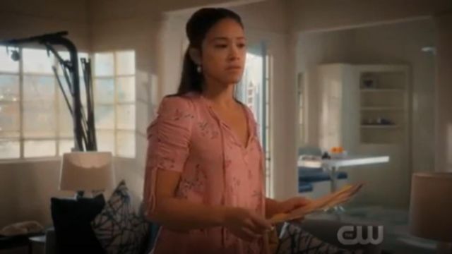 Peggy Li Opalite Disc Earrings worn by Jane Villanueva (Gina Rodriguez) in Jane the Virgin (S05E06)