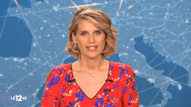 The top 3/4 sleeves floral print of Laurie Milliat-Desorgher in The 12:45 to M6 of the 02/05/2019