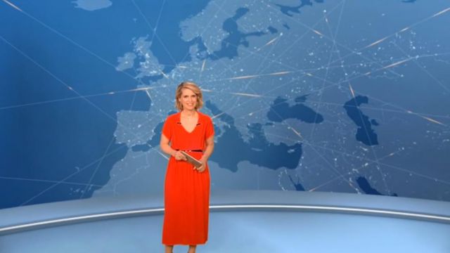 The long Dress red of Laurie Milliat-Desorgher in The 12:45 to M6 of the 03/05/2019