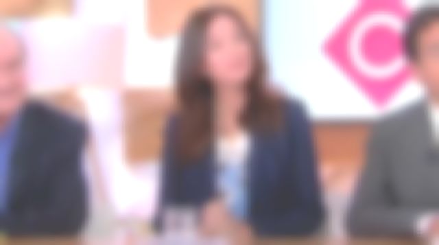 Le tee shirt beige imprimé de Marion Ruggieri dans C à vous le 06.05.2019