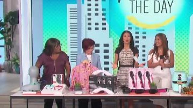Express Zip Front Print Gramercy Tee worn by Sheryl Underwood on The Talk April 18, 2019