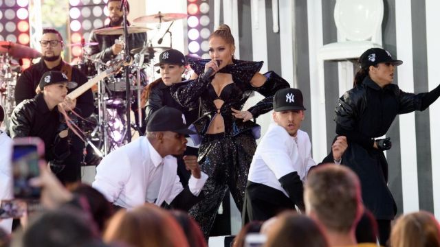 Balmain High-Waisted Paillettes Fuselée Pantalon porté par Jennifer Lopez pour son émission d'aujourd'Hui de la Performance en Direct le 6 Mai 2019
