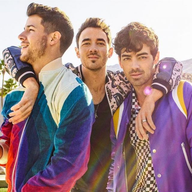 The jacket multi-coloured Dries Van Noten Nick Jonas on his account Instagram @Nickjonas