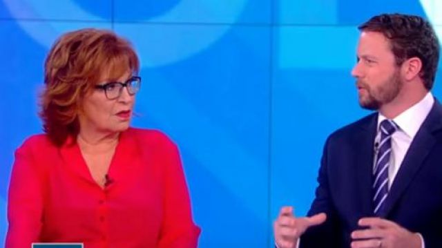 Blusa Stella McCartney Silk crepe de chine usada por Joy Behar en The View 06 de mayo de 2019