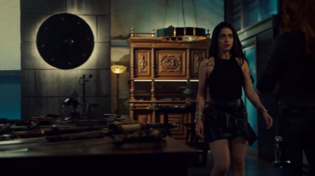 Isabel Marant Etoile Zeist Ruffle Faux Leather Mini Skirt worn by Isabelle Lightwood (Emeraude Toubia) in Shadowhunters (S03E22)