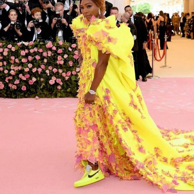 Les baskets jaune Nike Off White de Serena Williams sur le compte instagram de @off____white