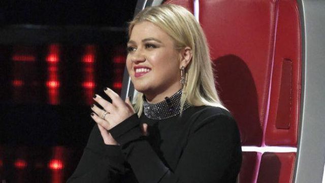 Christopher Kane Ribbed Jersey Crystal Dress worn by Kelly Clarkson on The Voice May 2019