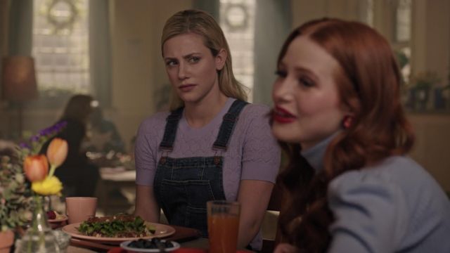 The sweater lilac short sleeve Wilfred Betty Cooper (Lili Reinhart) in Riverdale (S03E21)