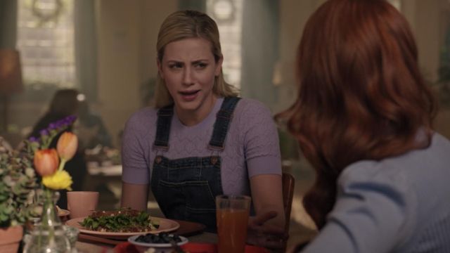 The dungarees in jean Free People worn by Betty Cooper (Lili Reinhart) in Riverdale (S03E21)