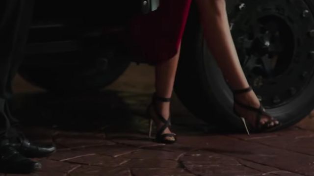 Les chaussures à talons portées par Gloria (Gina Rodriguez) dans Miss Bala