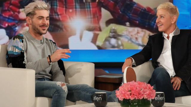 The sweater Valentino worn by Zac Efron in the show the Ellen Degeneres Show may 1, 2019