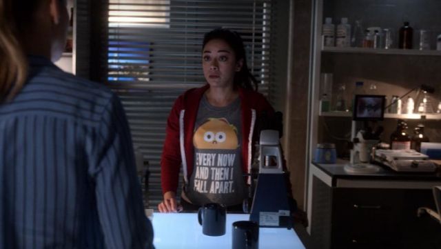 The t-shirt taco de Ella Lopez (Aimee Garcia) in Lucifer (S04E04)