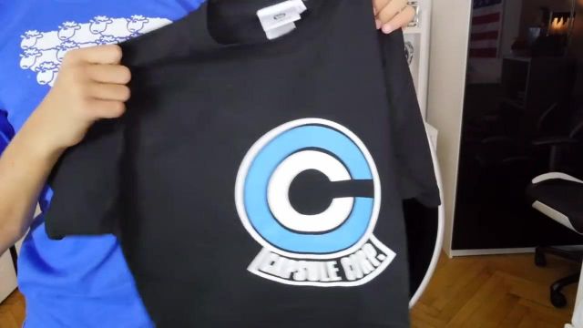 The t-shirt Capsule Corp presented by Neo's The One, in his Youtube video of my haul of back to school (hardly late ! ????)