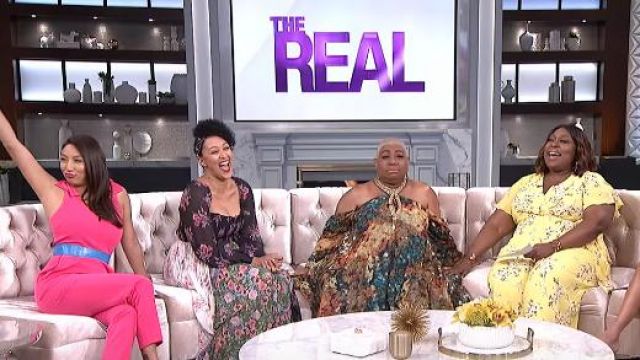 Amur  Mica Floral Print Asymmetrical Skirt worn by Tamera Mowry on The Real Talk Show Mai 04,2019