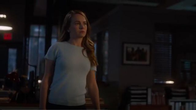 C by Bloomingdale's Short Sleeve Cashmere Sweater worn by Sandra Bell (Britt Robertson) in For The People (S02E08)