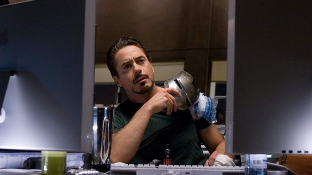 Apple Monitors used by Tony Stark / Iron Man (Robert Downey Jr.) in Iron Man