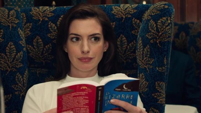 Livre " Le Bizarre Incident Du Chien pendant LA Nuit de Joséphine (Anne Hathaway) dans l'Agitation de La