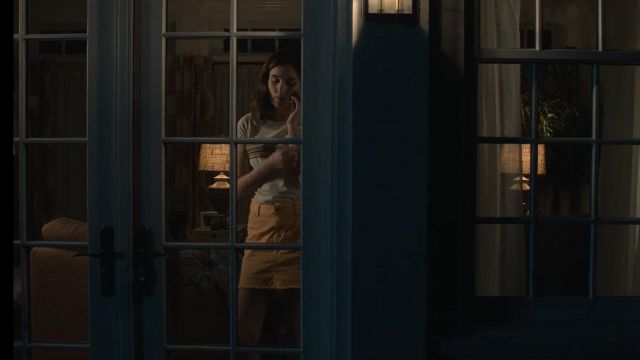 The denim skirt yellow worn by Lexie (Grace Victoria Cox) in The Society (S01E01)