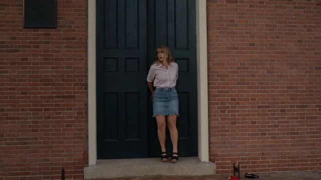 sandals, Cassandra (Rachel Keller) in The Society (S01E02)