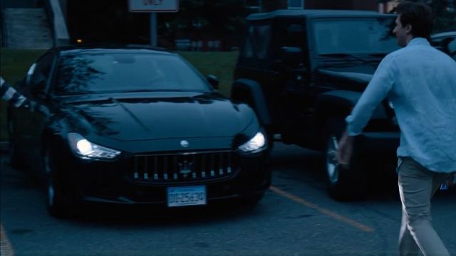 La voiture Maserati Quattroporte de Harry (Clément Moreau) dans The Society (S01E02)