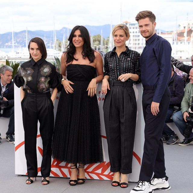 Le pantalon à pince noire rayé de Marina Foïs au Photocall le 15 mai 2019 au Festival de Cannes