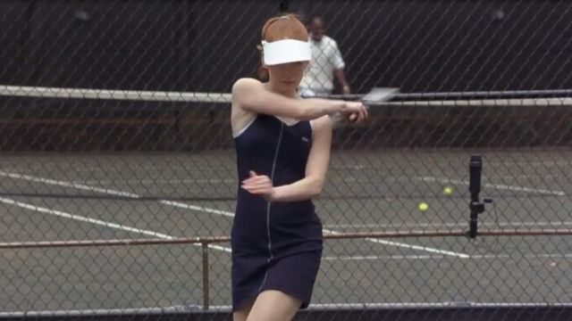 Lacoste Robe de Tennis porté par juin Carver (Alicia Witt) dans les Deux Semaines de Préavis