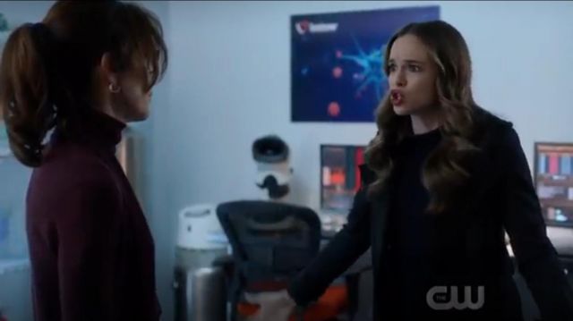 Guess Lissaby Trench Coat worn by Caitlin Snow (Danielle Panabaker) in The Flash (S05E19)