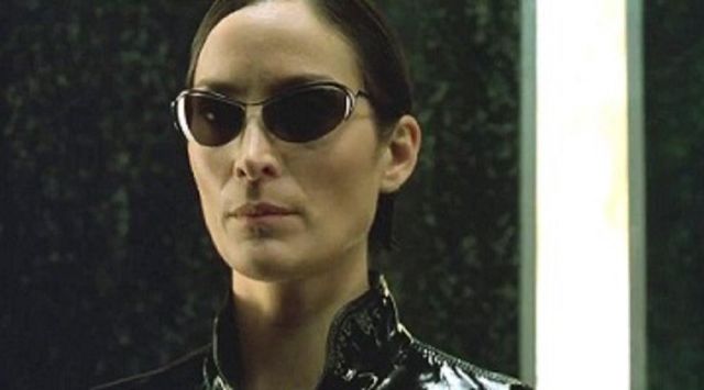 La paire de lunettes de soleil Blinde portée par Trinity (Carrie-Anne Moss Trinity) dans Matrix