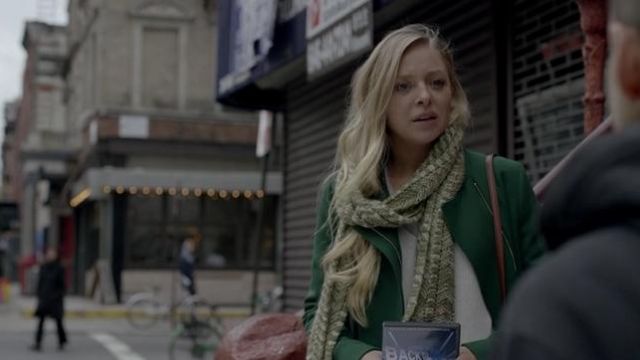 Trois quart vert de Angella dans Mr Robot