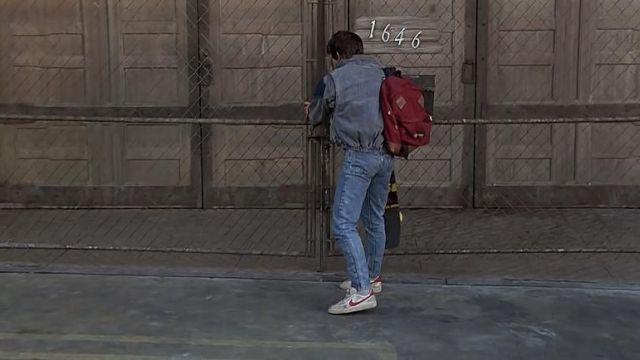 tarjeta Vacilar Montaña Kilauea Sneakers Nike Bruin Low Red Swoosh Marty McFly (Michael J. Fox) in Back to  the future | Spotern
