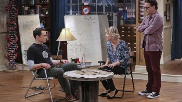 The t-shirt vintage The Flash" Sheldon Cooper (Jim Parsons) in The Big Bang Theory (S09E04)