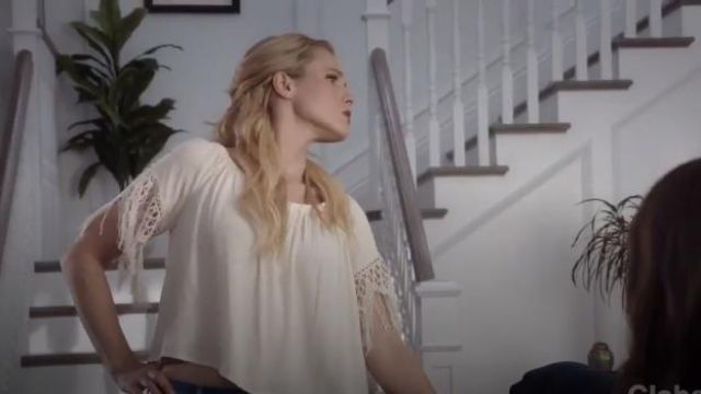 ASTR Crochet Fringe Off the Shoulder Top worn by Eleanor Shellstrop (Kristen Bell) in The Good Place (S01E06)